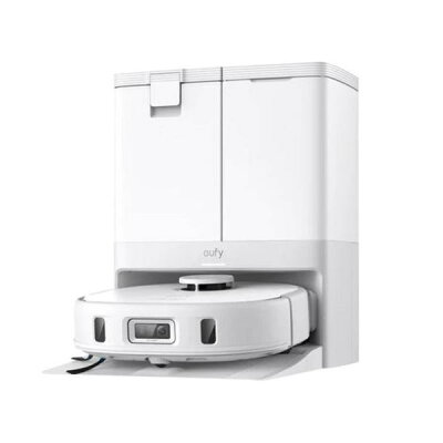 Eufy X10 Pro Omni ホワイトの本体を全自動ステーションの前に置いた様子（楽天市場 アークマーケット家電 の商品画像）