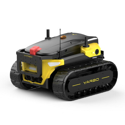 Yarbo Core の本体（クローラー式の屋外作業ロボット）